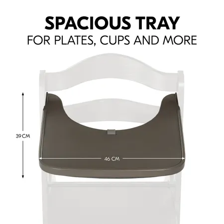 Spacious tray for your child to eat and play