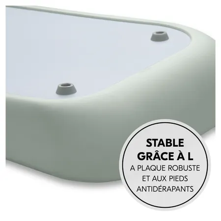 Stable grâce à la plaque robuste et aux pieds