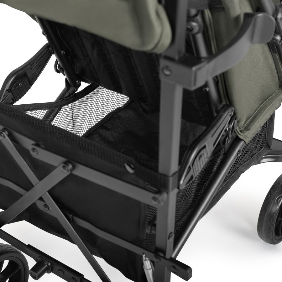 Plenty of storage with XL basket and canopy pocket