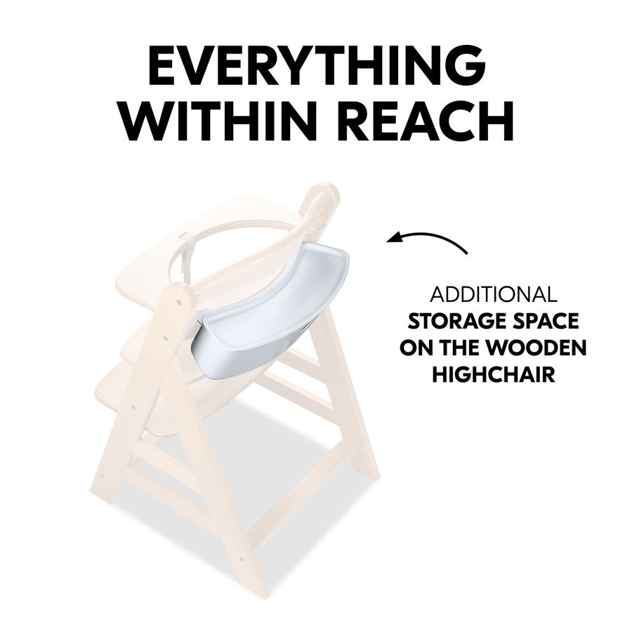 Everything at hand on the highchair