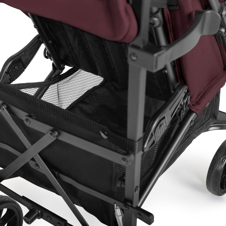 Plenty of storage with XL basket and canopy pocket