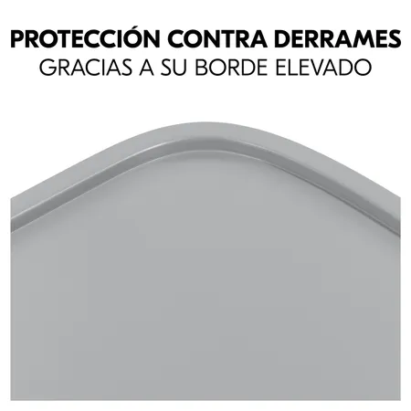 El borde elevado previene derrames y caídas